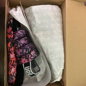 Womens size 7 ugg slides